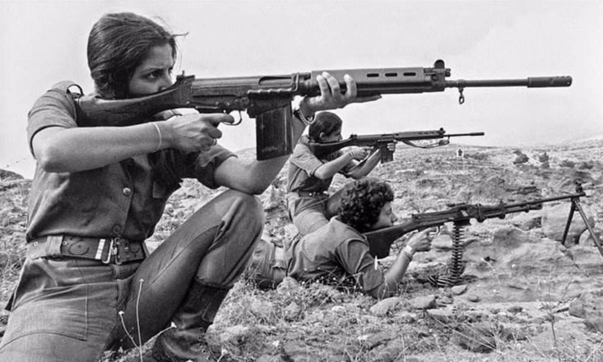 Nhiều nước NATO sau đó cũng mua bản quyền chế tạo dòng súng này và trang bị tiêu chuẩn cho quân đội của mình.
