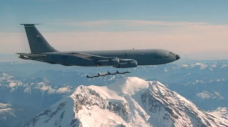 Vào đêm đó, các biên đội tiêm kích F-16CJ chịu trách nhiệm phát hiện và chế áp phòng không Nam Tư, dựa vào hệ thống cảnh báo và tên lửa diệt radar AGM-88 HARM. Một phi công F-16CJ cảnh báo tên lửa phòng không khai hỏa chỉ 30-40 giây trước khi trung tá Hainline công kích mục tiêu ở phía tây thủ đô Belgrade.