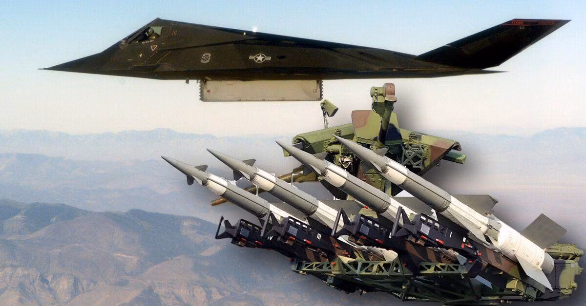 Tối 27/3/1999, máy bay tàng hình F-117A Nighthawk mang mật danh Vega 31 được điều khiển bởi trung tá Patrick Zelko đi vào lịch sử khi trở thành máy bay tàng hình đầu tiên của Mỹ bị bắn hạ trong chiến đấu.