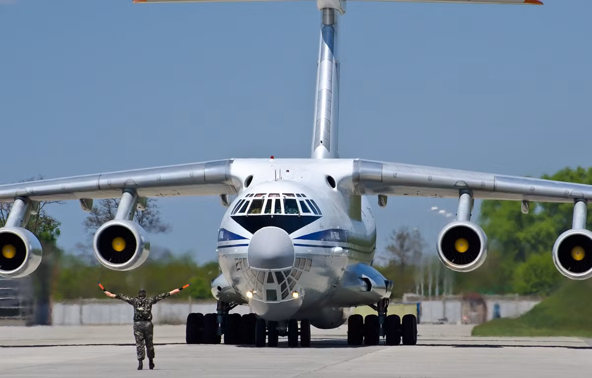 Chuyên gia của tờ Avia giải thích, việc cướp một chiếc máy bay là không hề đơn giản, việc bay vào không phận Iran thậm chí còn khó khăn hơn, khi Tehran có thể bắn hạ bất cứ máy bay nào xâm phạm vào không phận nước này.