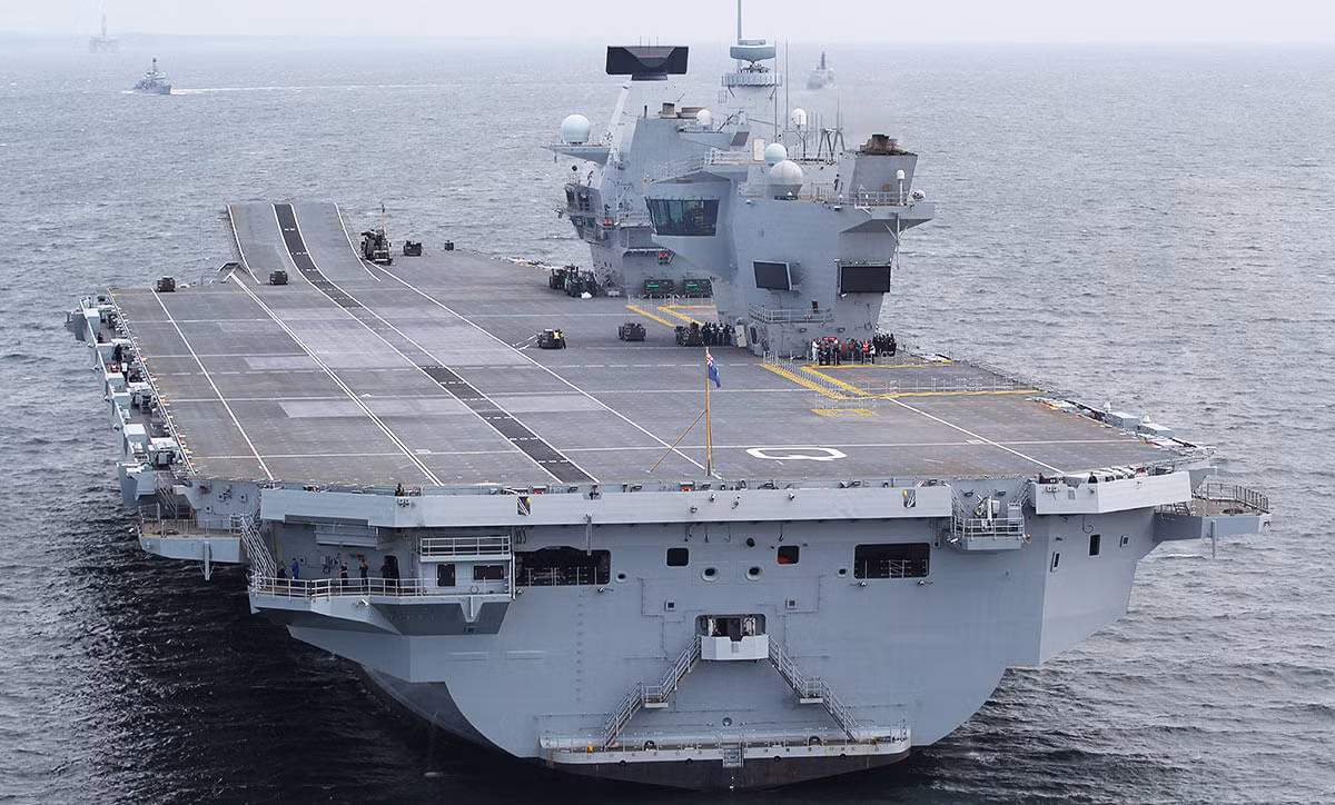 Trong tương lai, chiếc tàu sân bay thứ hai của Anh được đóng theo lớp này, dự kiến mang tên HMS Prince of Wales cũng sẽ sớm được đưa vào trang bị. Nguồn ảnh: Pinterest.