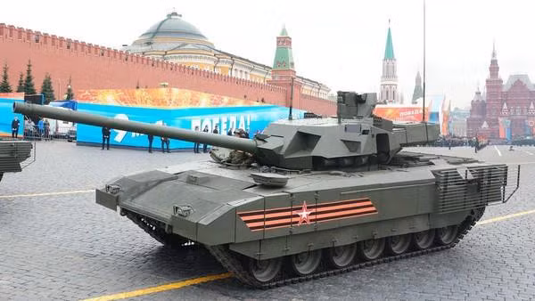 Phó Thủ tướng Nga, ông Yuri Borisov thẳng thắn cho biết hôm 29-7-2018 rằng, "không nhất thiết phải trang bị xe tăng T-14 trong khi loại xe tăng T-72 vẫn đảm bảo năng lực chiến đấu".