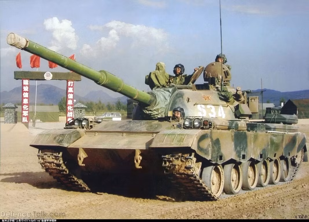 Mặc dù vậy, quá trình thiết kế xe tăng Type 88 gặp rất nhiều vấn đề, do vào thời điểm những năm 70 của thế kỷ trước, tình hình chính trị nội địa của Trung Quốc rất bất ổn, nên nhiều tính năng hiện đại, không thể xuất hiện trên dòng xe tăng này.