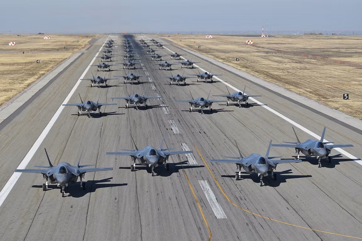 Cụ thể, với phi đội tiêm kích F-35 có quân số lên tới 283 chiếc, số lượng F-35 của không quân Mỹ đã vượt qua cả F-15 và F-10 - hai loại máy bay xương sống của lực lượng này suốt nhiều thập niên qua.