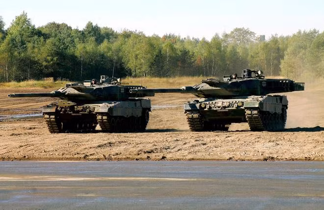 Leopard 2A6 là một trong những xe tăng chiến đấu chủ lực (MBT) tốt nhất thế giới, chính thức đi vào phục vụ từ năm 2001, nó là phiên bản nâng cấp từ Leopard 2A5.