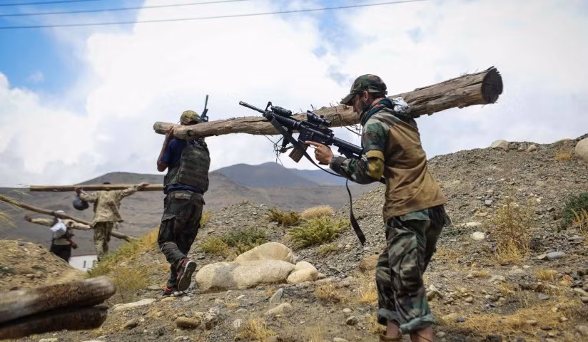Các binh sĩ đặc nhiệm và tàn binh quân đội Afghanistan phần nhiều nằm dưới quyền chỉ huy của cựu Phó Tổng thống Amrullah Saleh.