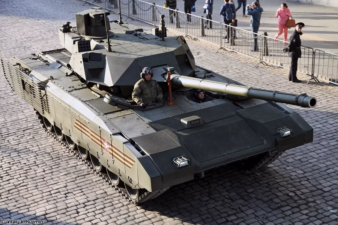 Giới quan sát cho rằng, các việc Nga chưa vội vã triển khai các xe tăng T-14 Armata với số lượng lớn, được cho là do loại phương tiện chiến đấu đời mới này, chưa thực sự hoàn thiện.