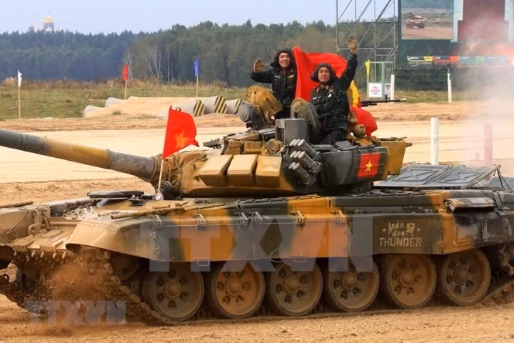 Các phần thi của nội dung Xe tăng Hành tiến sẽ được tổ chức tại thao trường Alabino, ngoại ô Thủ đô Moscow. Tank Biathlon là một phần thi rất hấp dẫn, thu hút được rất nhiều khán giả theo dõi, nhưng cũng có thể lệ rất phức tạp, khiến nhiều người xem khó có thể bắt kịp nhịp độ của trận đấu.