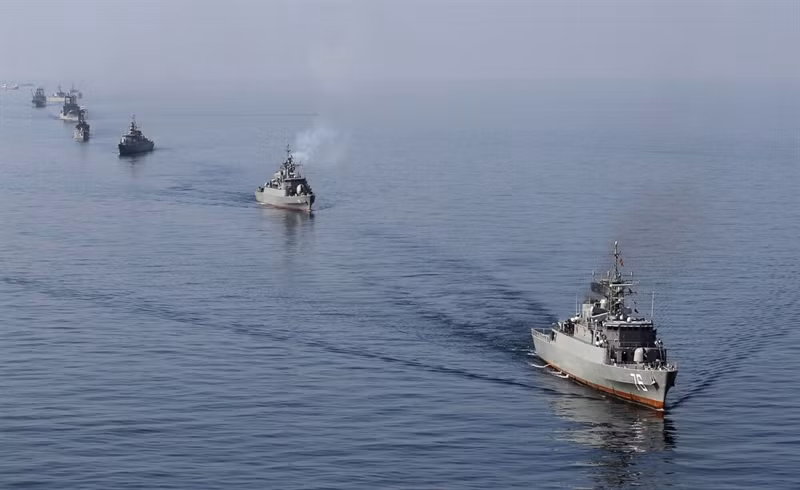 Dù không phóng tên lửa tầm xa như trước đó nhưng lực lượng tên lửa bờ của Iran vẫn có "món quà" bất ngờ dành cho đối thủ. Đây là loại tên lửa bờ đối hạm có thể diệt mọi mục tiêu ở tầm bắn lên tới trên 700km.