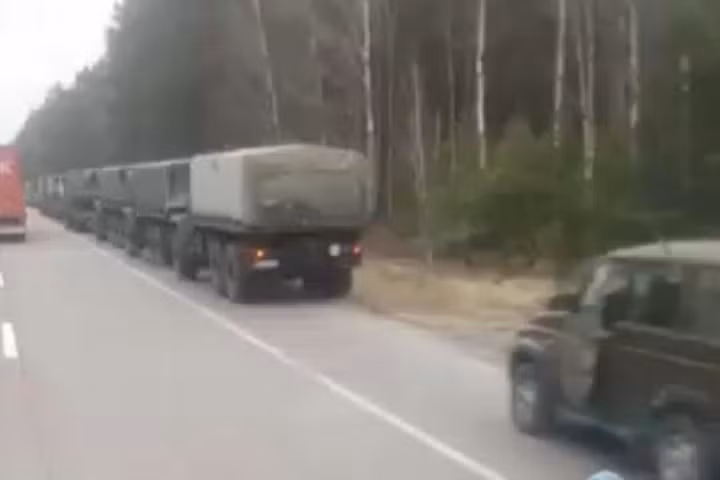 Trong diễn biến khác, giữa lúc chiến sự tại Donbass vẫn quyết liệt, vài trăm quân nhân Ukraine vẫn được triển khai đến phần Tây Nam của biên giới giáp với Belarus.