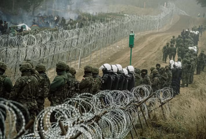 Các nguồn tin Belarus cho biết, nhóm lớn người di cư đã rời khu vực biên giới Ba Lan - Belarus và di chuyển về phía Nam, khi đó một tấm bản đồ xuất hiện, chỉ ra một trong những con đường đến châu Âu đó là đi qua lãnh thổ Ukraine.