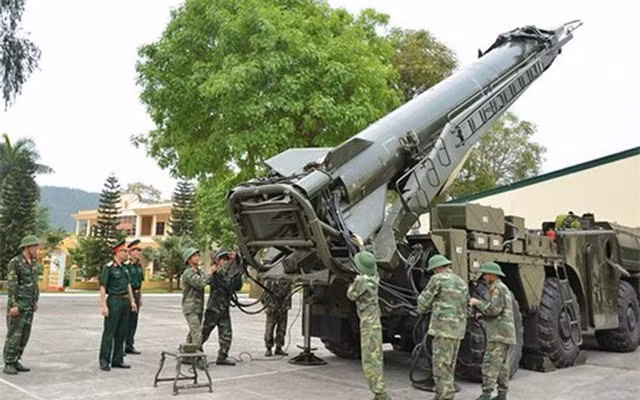 Tờ Sputnik cũng cho biết, Iskander-E rất có thể là một ứng cử viên thay thế Scud của Việt Nam trong tương lai khi có tầm bắn tương đương nhau nhưng vượt trội hơn về độ chính xác và tốc độ triển khai. Nguồn ảnh: TL.