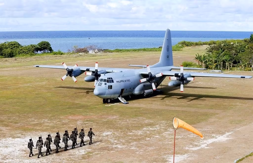 Các vận tải cơ C-130 dù đã được Mỹ sản xuất từ cách đây hơn nửa thế kỷ, tới nay vẫn được coi là loại máy bay vận tải hiệu quả và "thực dụng" bậc nhất thế giới.