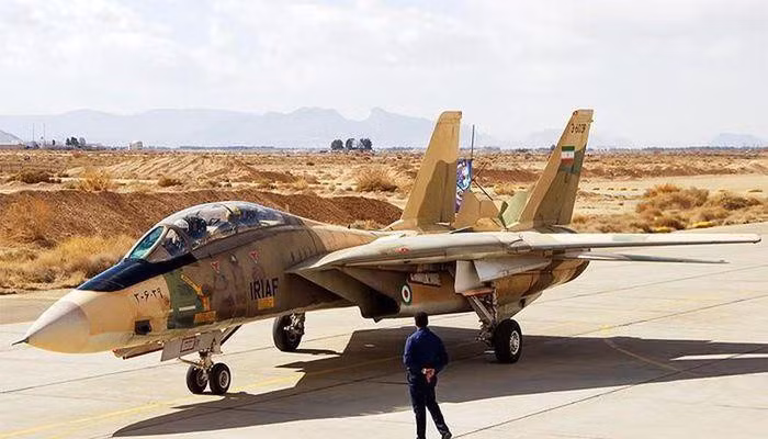 Cặp động cơ cực khỏe này giúp F-14 Tomcat đạt vận tốc tối đa Mach 2.34, phạm vi hoạt động gần 1.000km, trần bay đạt 16.000m.