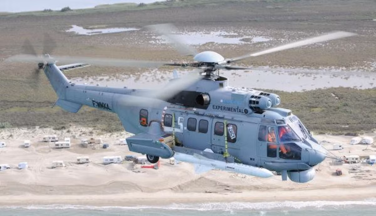 Ngày 27/11/2000, nguyên mẫu H225M đã thực hiện chuyến bay đầu tiên tại Marignane. Không quân Pháp sau đó đã đặt hàng 6 chiếc H225M, chiếc đầu tiên trong số này được giao vào tháng 2/2005. Một đơn đặt hàng tiếp theo gồm 8 chiếc H225M khác đã được đặt cho Không quân Pháp vào tháng 11/2002; tổng cộng các Lực lượng vũ trang Pháp sẽ cần 20 chiếc H225M.