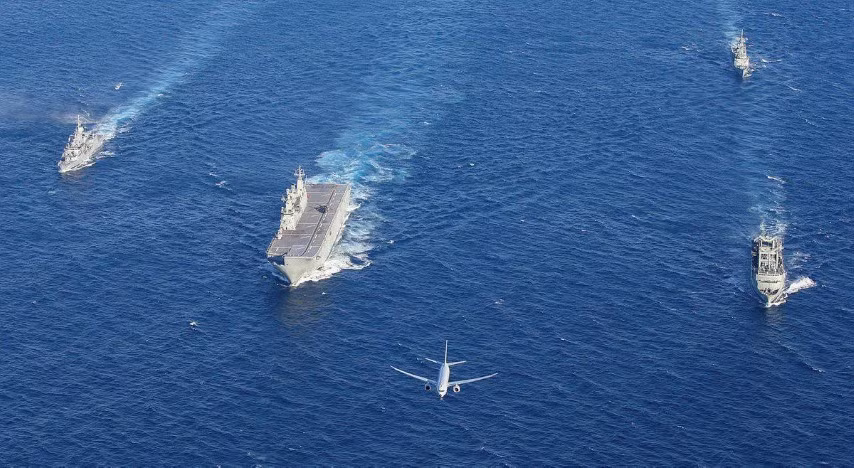 Khi cần thiết HMAS Canberra hoàn toàn có thể triển khai chiến đấu cơ tàng hình F-35B của Mỹ nhờ đường băng được thiết kiểu "nhảy cầu" dốc 13 độ.