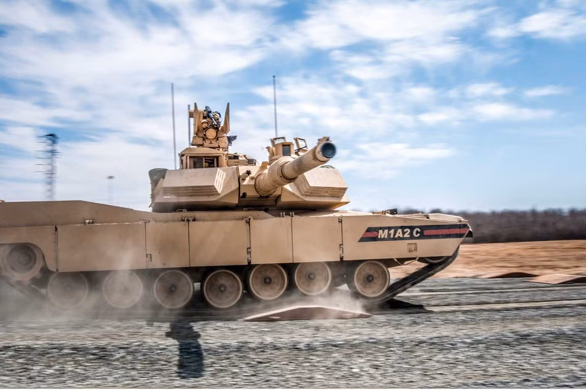 Theo các thông tin từng được phía Mỹ công bố, phiên bản M1A2 SEP v3 là phiên bản Abrams mạnh nhất mà nước này được phép xuất khẩu ra nước ngoài.