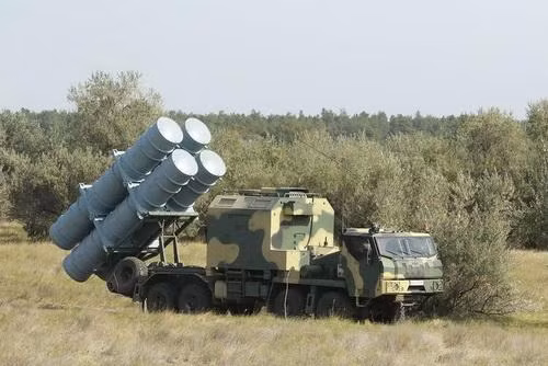 "R-360 Neptune dựa trên thiết kế một tên lửa cũ của Liên Xô đã được Ukraine hiện đại hóa và sản xuất hàng loạt. Trên cơ sở này, họ đã tạo ra cả một lực lượng phòng thủ bờ biển, nhưng liệu Kiev có thể sử dụng chúng một cách hiệu quả hay không lại là vấn đề khác”, ông Orlov nói.