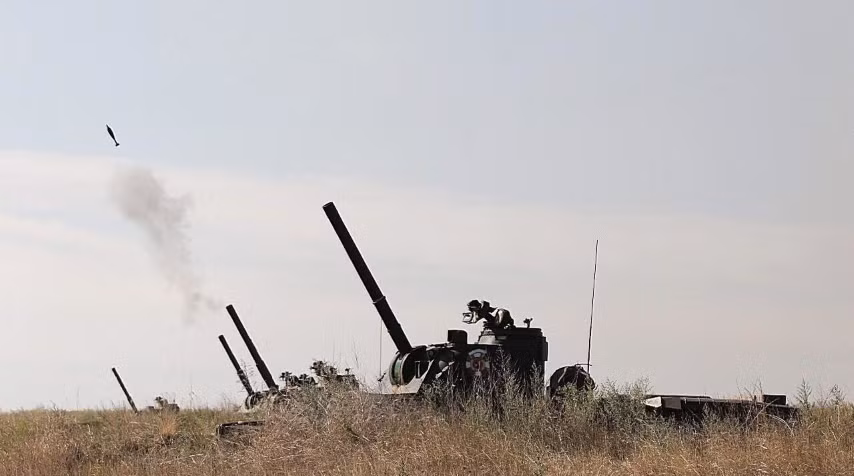 Ly khai thân Nga tấn công Ukraine trên nhiều chiến tuyến, đặc biệt họ dùng cối tự hành 2S9 Nona-S để bắn phá các trạm điều khiển UAV của đối phương.