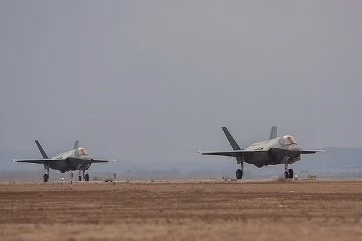 Phía Syria đã không tấn công máy bay chiến đấu của Israel, nhưng hộ tống nó trong một khoảng thời gian rất dài, cho đến khi chiếc tiêm kích này nằm ngoài vùng phát hiện đối với hệ thống phòng không của họ.