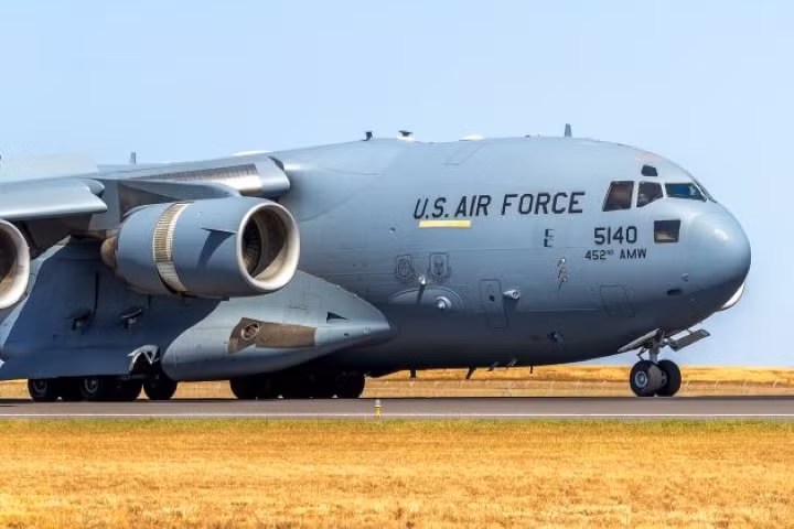 Sau khi vận tải cơ C-17 xuất hiện, một chiếc Boeing 747 khác của Mỹ đã hạ cánh xuống sân bay Kiev, nó được cho là mang theo vũ khí chính xác cao, lô hàng quân sự này sẽ cho phép Kiev tiến hành hiệu quả chiến dịch tại Donbass.