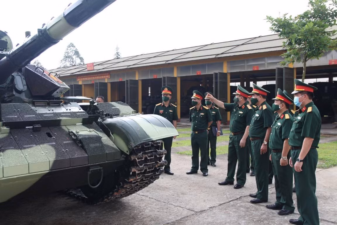Báo Quân đội nhân dân cho biết, hôm 14/5, Lữ đoàn Xe tăng 409 - Quân khu 1 đã tiếp nhận 4 xe tăng T-54B nâng cấp do Cục Kỹ thuật Binh chủng bàn giao theo Dự án cải tiến xe tăng T-54B của Tổng cục Kỹ thuật.