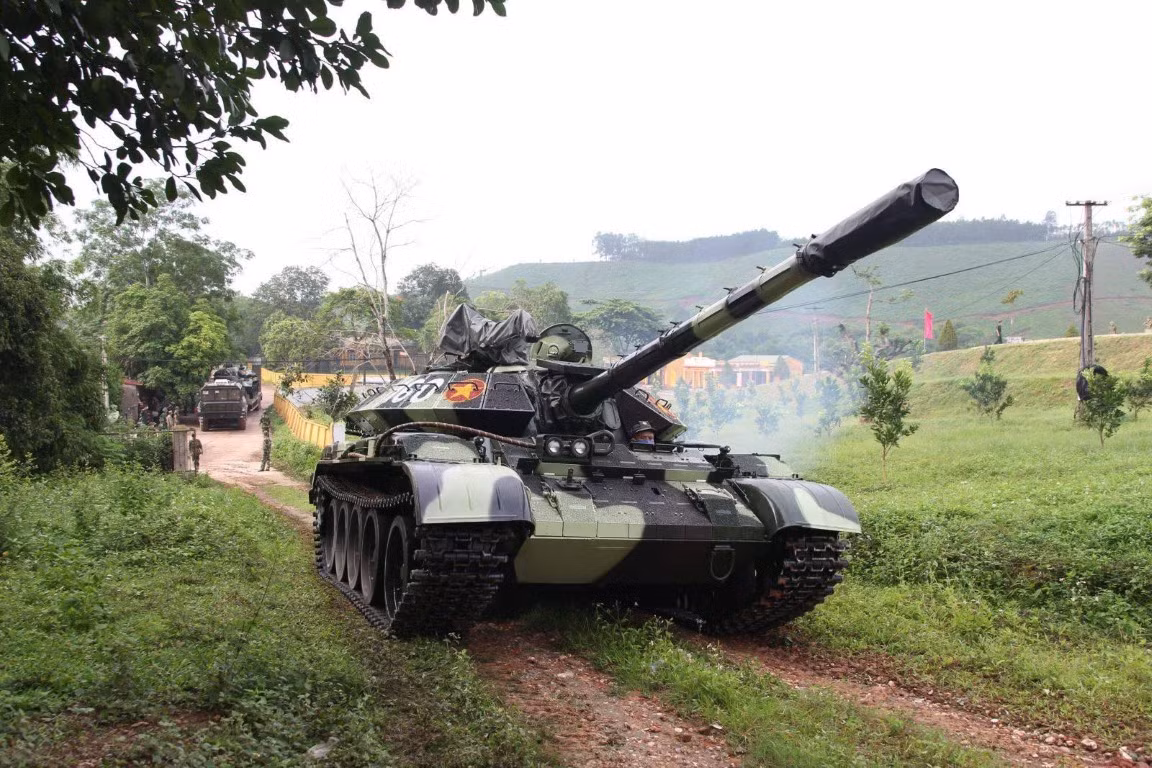 Được biết công việc nâng cấp xe tăng T-54/55 của Việt Nam được thực hiện tại Nhà máy Z153. Sau quá trình đánh giá các phương án hiện đại hóa cũng như thử nghiệm trên thực địa với từng nguyên mẫu, quá trình nâng cấp hàng loạt xe tăng T-54/55 đã diễn ra với tốc độ khẩn trương.