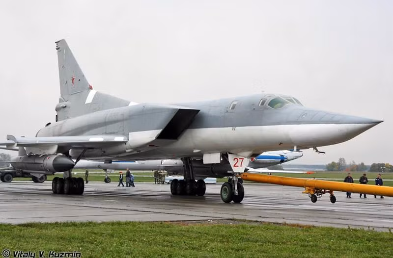He thong cuu tro khan cap bat ngo khien 3 phi cong Tu-22M3 Nga vong mang
