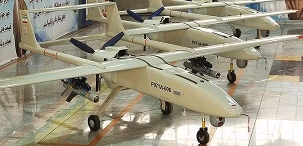 UAV Mohajer-6 được thiết kế với hai điểm treo vũ khí, mỗi điểm treo này có thể mang theo tối đa 2 tên lửa không đối đất hoặc bom thông minh.