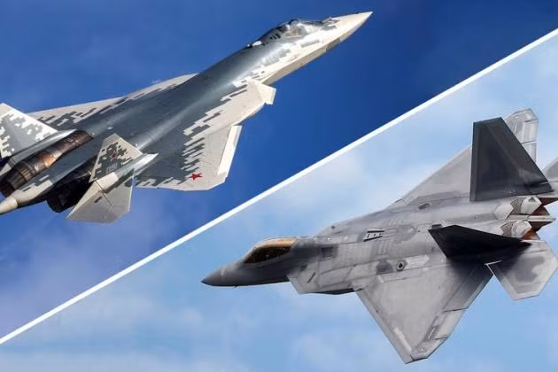 Hiện nay Mỹ đã đưa vào biên chế 187 tiêm kích tàng hình F-22A Raptor cùng hàng trăm chiếc F-35 Lightning II với cả 3 phiên bản đang phục vụ trong Không quân, Hải quân và Thủy quân lục chiến.