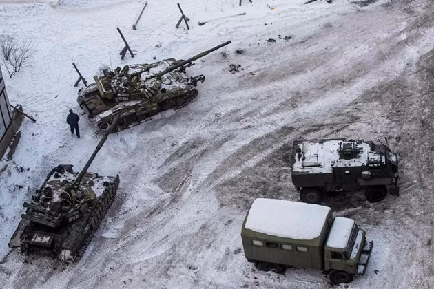 Theo thông tin vừa được truyền thông Nga đăng tải, quân đội Ukraine ở khu vực gần Donbass, đặc biệt là các lực lượng thiết giáp của nước này, đã được đặt vào trạng thái cảnh giác cao độ.