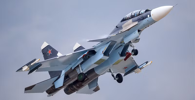 Trong đoạn video được đăng tải, chỉ có duy nhất một tiêm kích Su-30SM xuất hiện và thực hiện phi vụ công kích. Nguồn ảnh: BMDP.