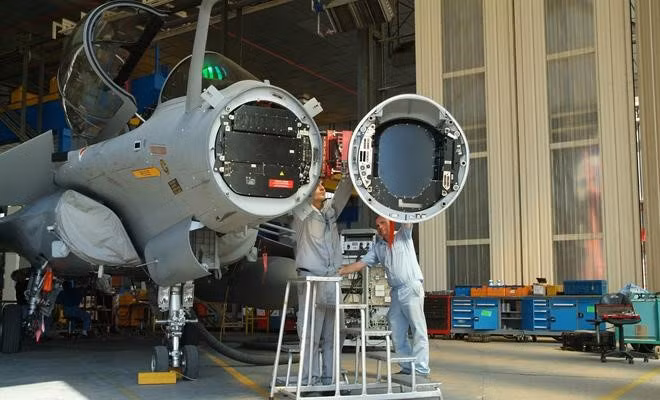Cuối năm 2017, Qatar tiếp tục đặt thêm 12 Rafale và thêm một tùy chọn bổ sung cho 36 máy bay khác.