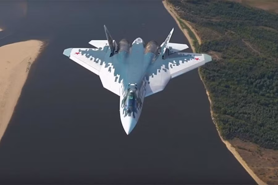 Trước đó, hôm 24-1-2021, đại diện của Rostec đã thông báo về việc Nga sẽ trình diễn máy bay Su-57E tại triển lãm hàng không Industry Aero India 2021 được tổ chức tại Bangalore, Ấn Độ, bắt đầu từ ngày 3 đến ngày 5-2-2021.