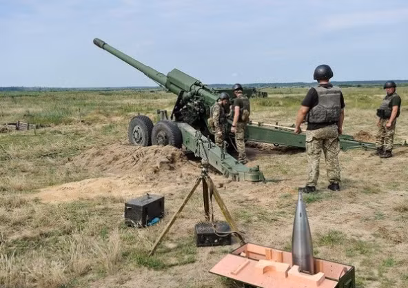 Tổng cộng trong ngày 6/2, các quân nhân của lực lượng vũ trang Ukraine đã sử dụng khoảng 40 quả đạn có cỡ nòng từ 120 mm trở lên. Những địa điểm bị bắn phá bao gồm: Gorlovka, ngoại ô Donetsk, Leninskoye và N. Staromikhaylovka.
