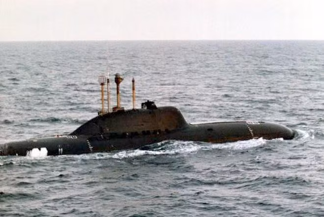 Tàu ngầm hạt nhân lớp Project 705 Lyra (NATO định danh là Alfa), còn có biệt danh là "Cá vàng", là loại tàu ngầm hạt nhân với chức năng trinh sát - tấn công của Liên Xô, được cục Thiết kế Malakhit ở Saint Petersburg nghiên cứu phát triển từ năm 1960 và bắt đầu đi vào phục vụ từ năm 1971.