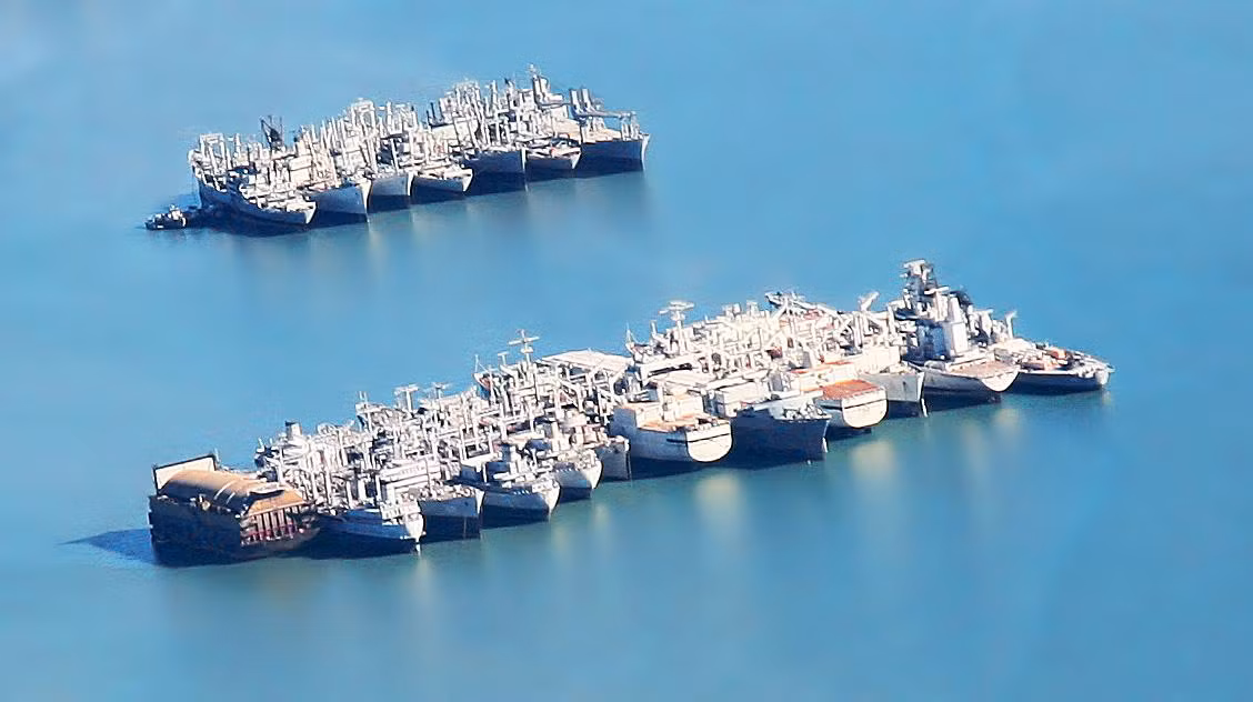 Đấu tiên là hạm đội dự trữ quốc phòng (NDRF), nó được tạo ra theo Đạo luật Bán tàu năm 1946 để đáp ứng nhu cầu của Mỹ trong trường hợp khẩn cấp, cũng như để vận chuyển hàng hóa quân sự và dân sự.