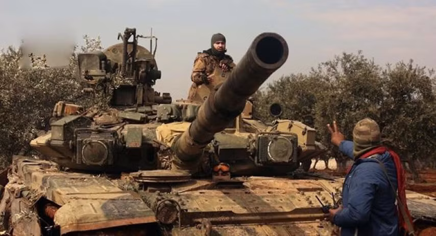 Xe tăng T-90 được trang bị động cơ có công suất từ 850 - 1150 mã lực tùy theo phiên bản. Phiên bản Nga cấp cho Syria chỉ mang động cơ có công suất 850 mã lực.