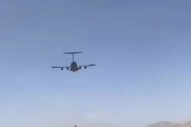Truyền thông Nga vừa cho đăng tải thông tin cực sốc, theo đó, một máy bay vận tải Il-76 của Ukraine, đã âm thầm có mặt tại sân bay quốc tế Kabul, và ra về với một loạt các linh kiện máy bay trực thăng của quân đội Afghanistan.