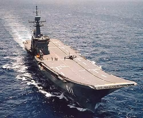 Theo các chuyên gia quân sự, hàng không mẫu hạm nhỏ nhất thế giới mà Thái Lan đang sở hữu, hiện không có khả năng triển khai máy bay và có giá trị chiến đấu bằng 0.