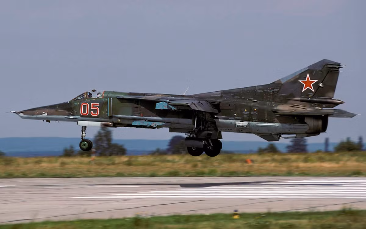Dù là một thiết kế thành công, bản thân MiG-27 lại không nối tiếp được sự phổ biến như máy bay MiG-23, nó chỉ được sử dụng số lượng lớn trong lực lượng Không quân Liên Xô và Nga, không thể phổ biến ra nước ngoài.