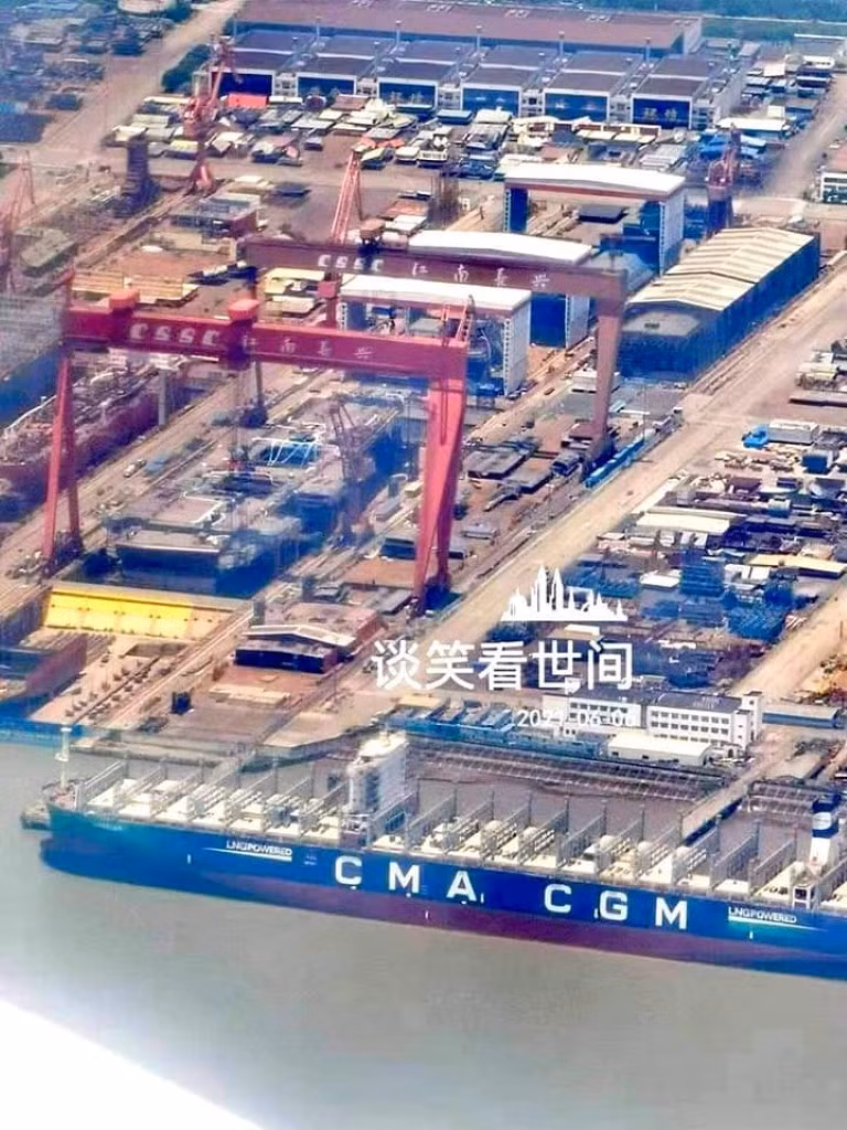 Theo đó, có thể dễ dàng nhận ra Trung Quốc đang đóng hàng không mẫu hạm Type 003 theo dạng mô-đun, các mô-đun này sẽ được lắp ráp lại với nhau khi hoàn thiện từng phần.