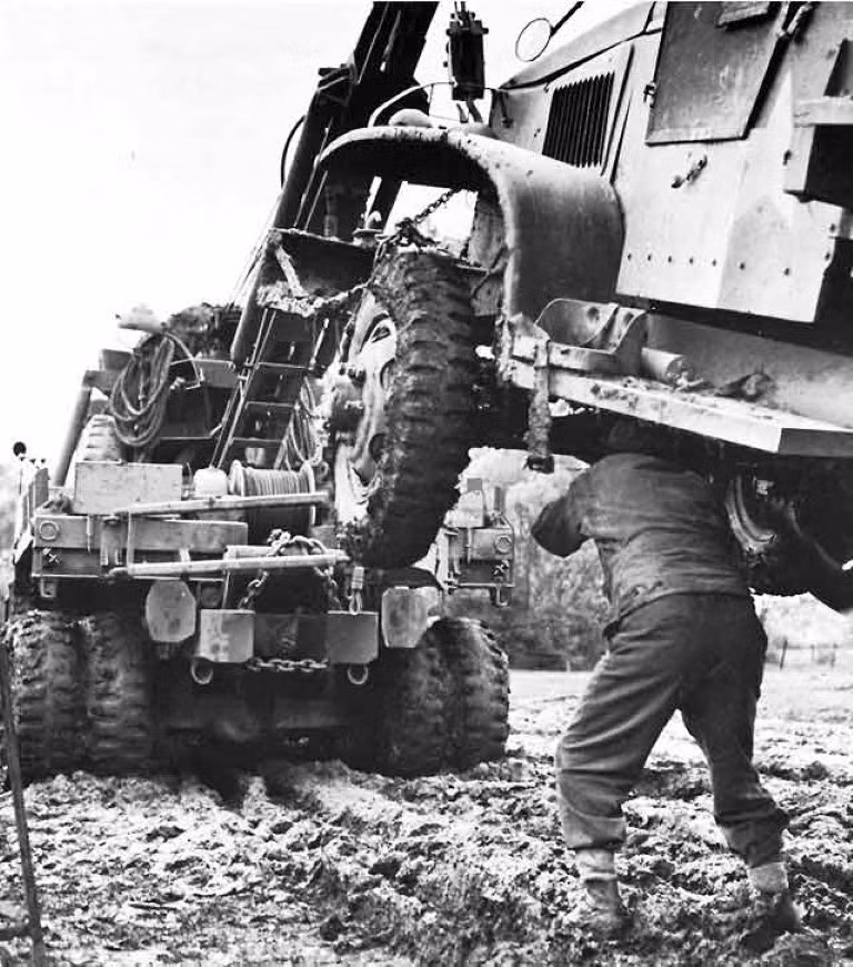 Patton tin rằng, kỵ binh sẽ sớm bị thay thế bởi xe tăng và thiết giáp trên chiến trường. Vậy nên chính ông đã nỗ lực phát triển lực lượng thiết giáp, đào tạo những người lính tăng đầu tiên, và đưa ra những chiến thuật đấu tăng đầu tiên của Mỹ.