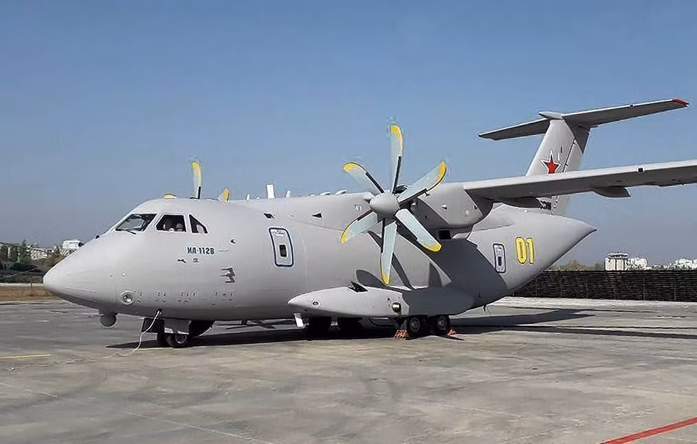 Nhưng ngay tại chính nước Nga, Il-112V cũng đang nhận yêu cầu thiết kế lại do khung thân quá nặng nề, khiến tải trọng hàng hóa tối đa của nó chỉ đúng bằng An-26 - đối tượng nó nhắm tới để thay thế, do vậy triển vọng tại Ấn Độ của dòng phi cơ này cũng chưa rõ ràng.