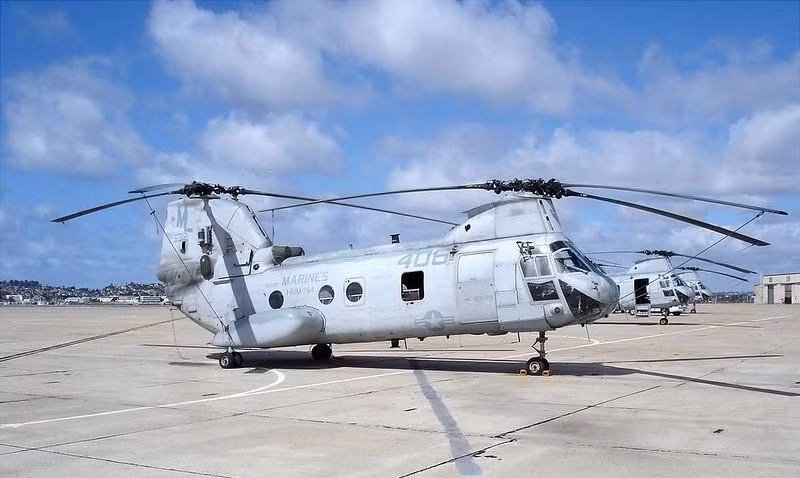 Sau khi loại biên, một số chiếc CH-46 được nâng cấp lên chuẩn CH-46E và chỉ phục vụ trong Bộ Ngoại giao Mỹ.
