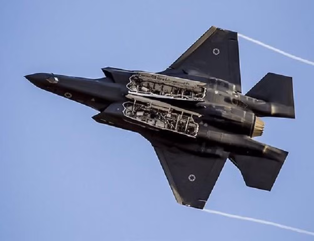 "Theo phát ngôn viên của IDF, ông Hidai Zilberman, khoảng 80 máy bay chiến đấu đã tham gia chiến dịch, bao gồm cả những chiếc F-35I Adir - một phiên bản sửa đổi từ F-35A Lightning II, nó đã chứng tỏ khả năng chống chịu trước tên lửa phòng không của Hamas”, tờ Daily Star cho biết.