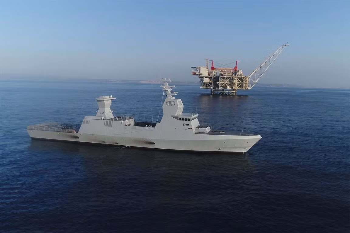 Kho tên lửa trên tàu bao gồm 32 ống phóng thẳng đứng (VLS) tương thích tên lửa phòng không tầm trung Barak 8 có tầm bắn 70 km, tốc độ Mach 2, tối ưu hóa cho việc bắn hạ tên lửa hành trình chống hạm bay bám biển.
