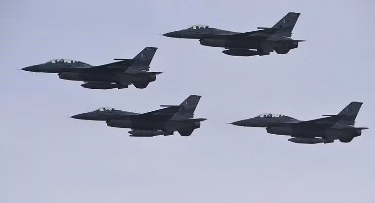 Không quân Pakistan được cho là đã sử dụng máy bay chiến đấu không người lái, tiêm kích và cả trực thăng tấn công nhắm vào Panjshir, khiến lực lượng phản kháng khó lòng đối phó do thiếu hụt các hệ thống phòng không.