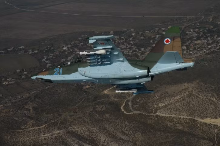 Sukhoi Su-25 Frogfoot là loại máy bay cường kích, chống tăng và chi viện hỏa lực mặt đất do Liên Xô nghiên cứu chế tạo, nó phục vụ rộng rãi trong Quân đội Nga và nhiều quốc gia khác trên khắp thế giới.