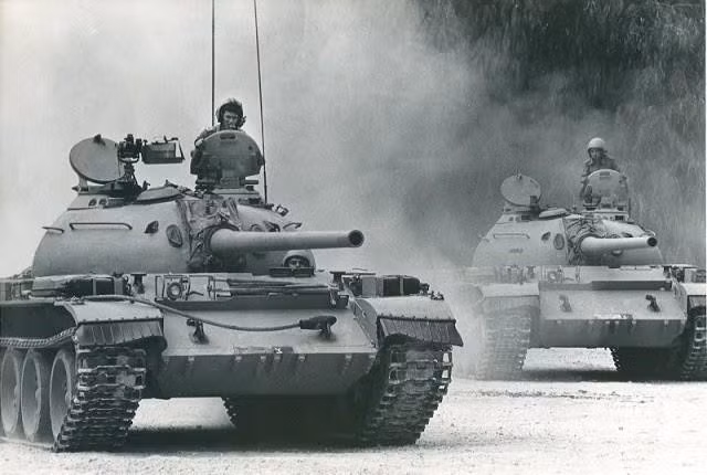 Trong cuộc chiến tranh với các quốc gia Ả rập năm 1967, Israel đã bắt sống được số lượng rất lớn xe tăng chủ lực T-54/55 mà Liên Xô cung cấp cho khối Ả rập, ngay lập tức Israel đã biên chế chúng với tên gọi làTiran.